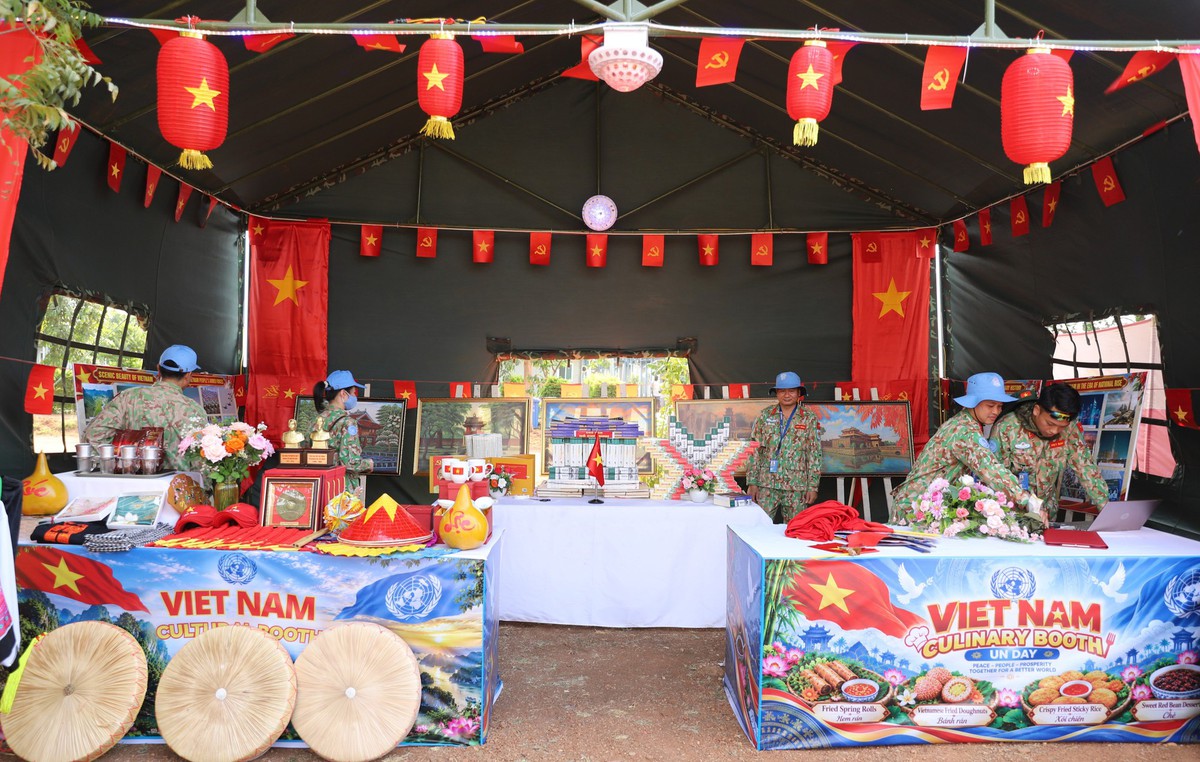 Các nữ chiến sĩ Đội Công binh số 5 gây ấn tượng với áo dài, nón lá trong Ngày Liên hợp quốc- Ảnh 3.