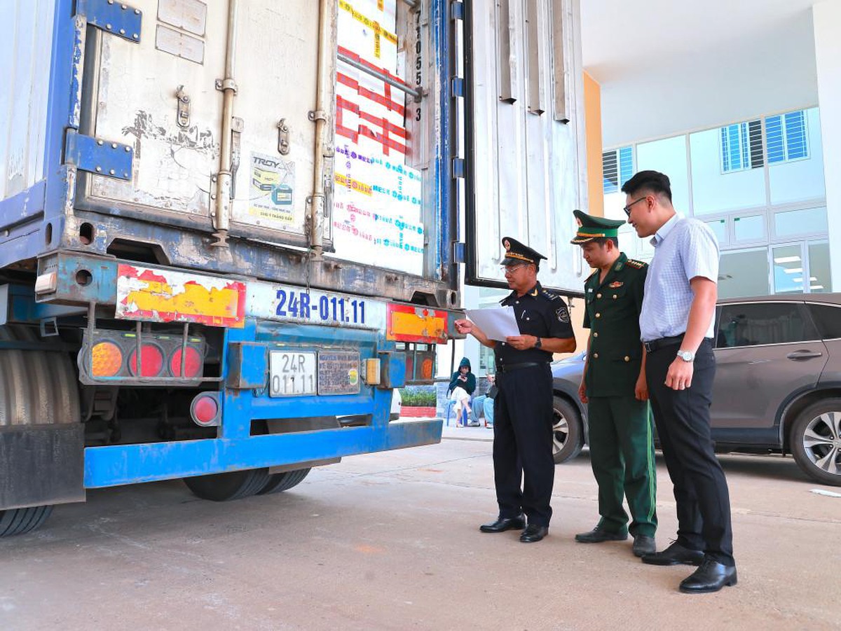 Xuất nhập khẩu vượt 1.000 tỷ USD: Phía sau cột mốc lịch sử là bài toán nâng sức doanh nghiệp Việt - Ảnh 3.