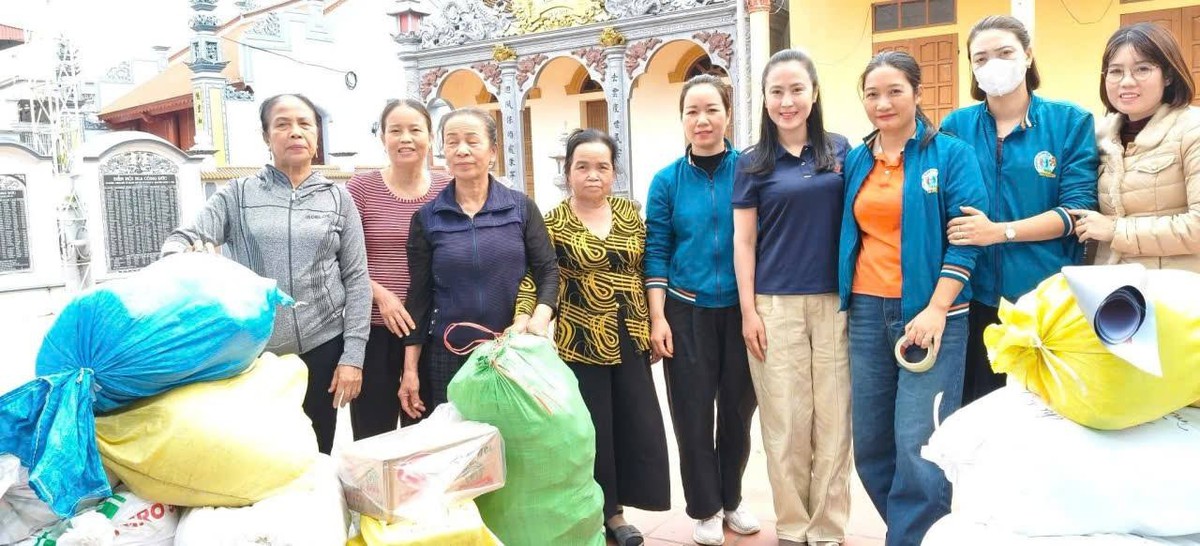 Phụ nữ Hưng Yên góp những việc nhỏ làm đẹp làng quê- Ảnh 1.