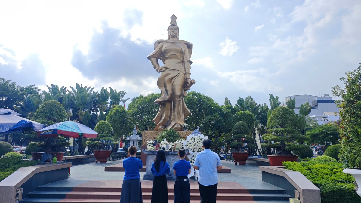 Đoàn Thanh niên Trung ương Hội LHPN Việt Nam trao 1.600 phần quà tại Hải Phòng - Ảnh 1.