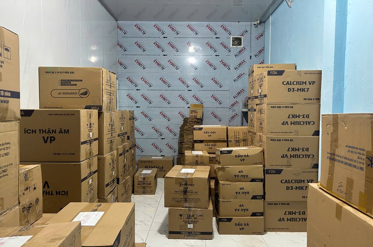 Khởi tố nhóm đối tượng bán hơn 14.000 sản phẩm thuộc diện thu hồi - Ảnh 1.