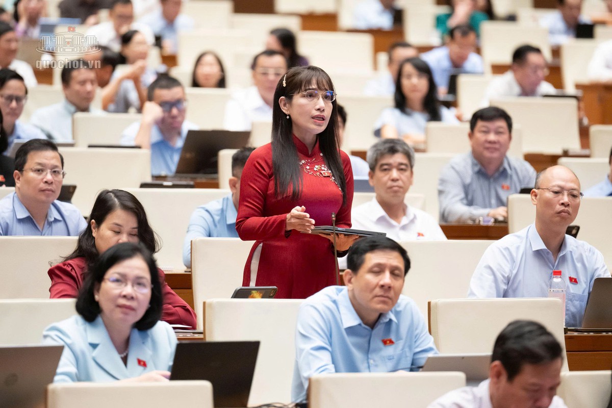 Đại biểu Quốc hội: "Không thể để mỗi mùa thi, học sinh lại thấp thỏm chờ quy định mới" - Ảnh 1.