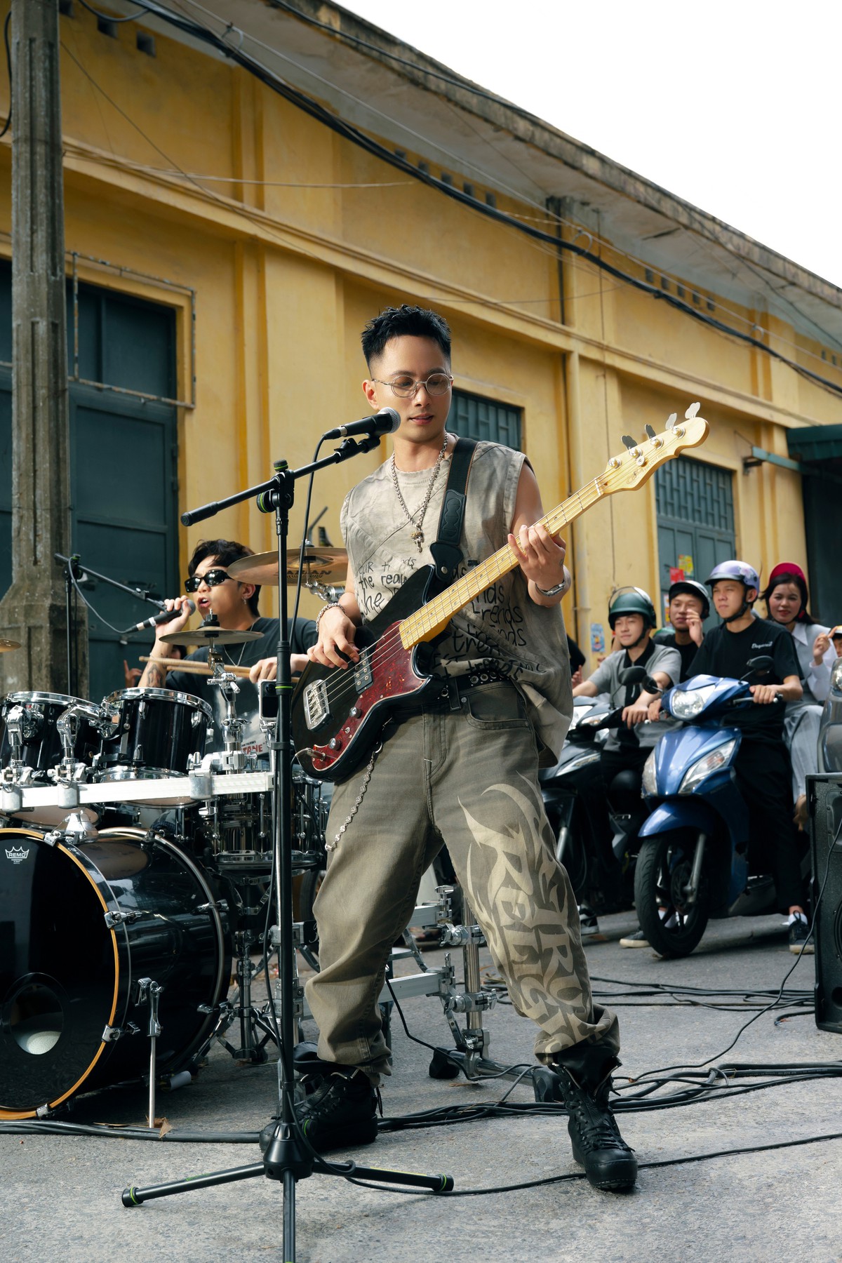 SOOBIN hội ngộ Rhymastic, Binz trong MV chủ đề trở về nhà- Ảnh 1.