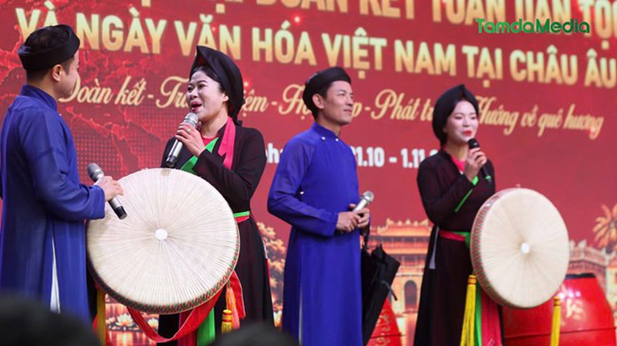 Phó Chủ tịch - Tổng Thư ký UBTƯ MTTQ Việt Nam Hà Thị Nga dự Ngày hội đại đoàn kết toàn dân tộc tại Cộng hòa Séc- Ảnh 4.