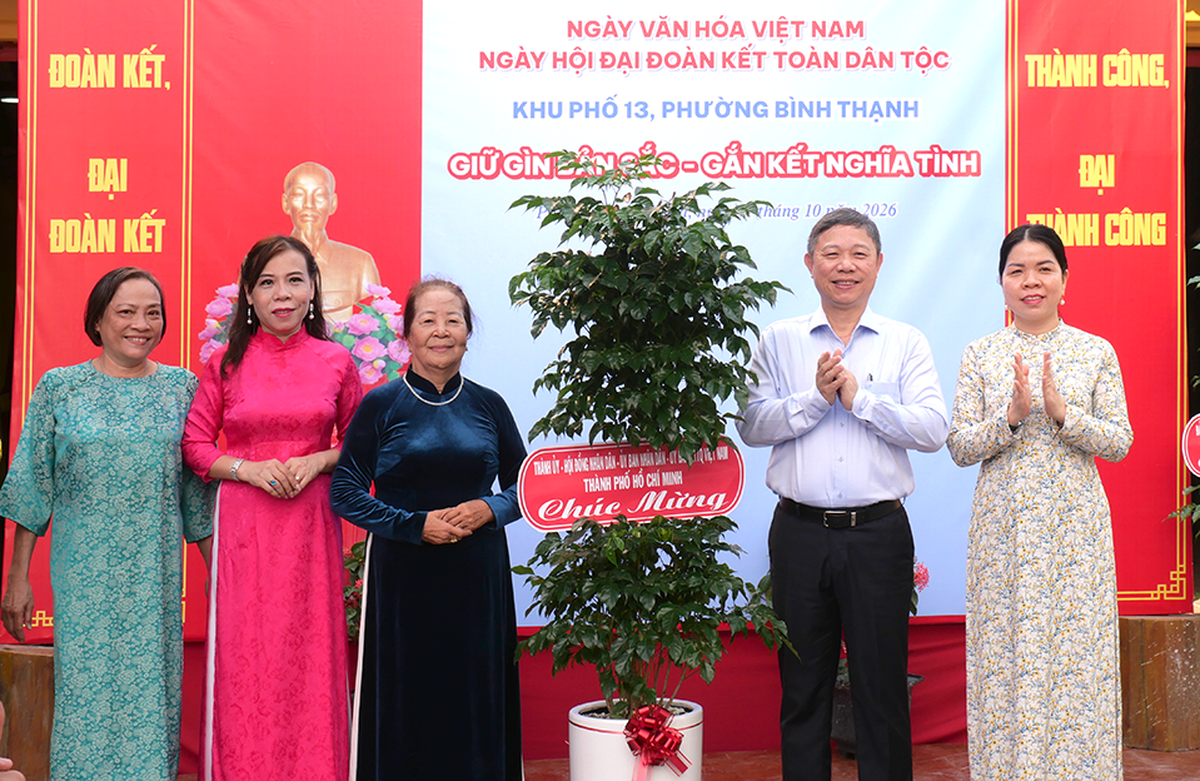 Chủ tịch Hội Liên hiệp Phụ nữ TPHCM dự Ngày hội Đại đoàn kết tại Khu phố 13 phường Bình Thạnh - Ảnh 11.