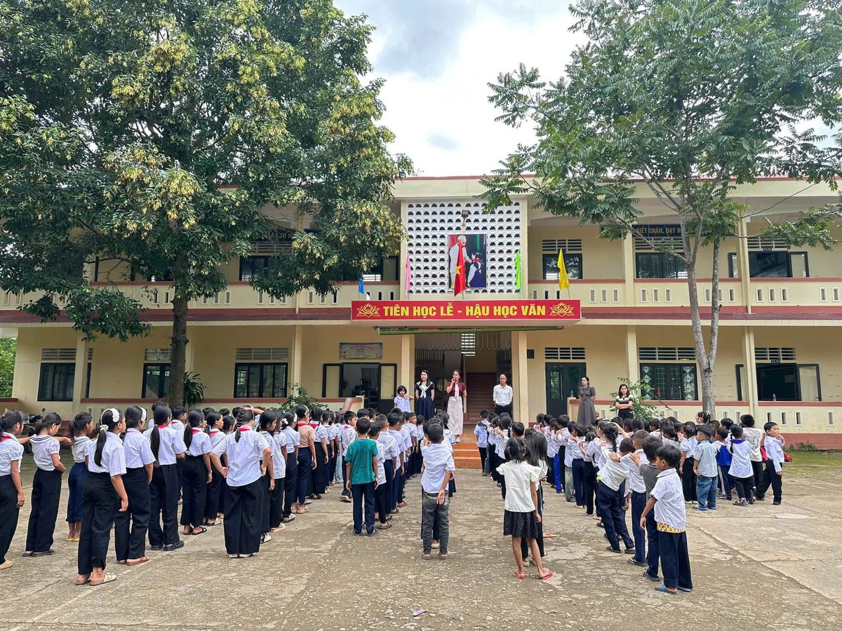 Ký sự La Lay – Bài 1: Những đứa trẻ tựa cửa chờ cha mẹ - Ảnh 1.