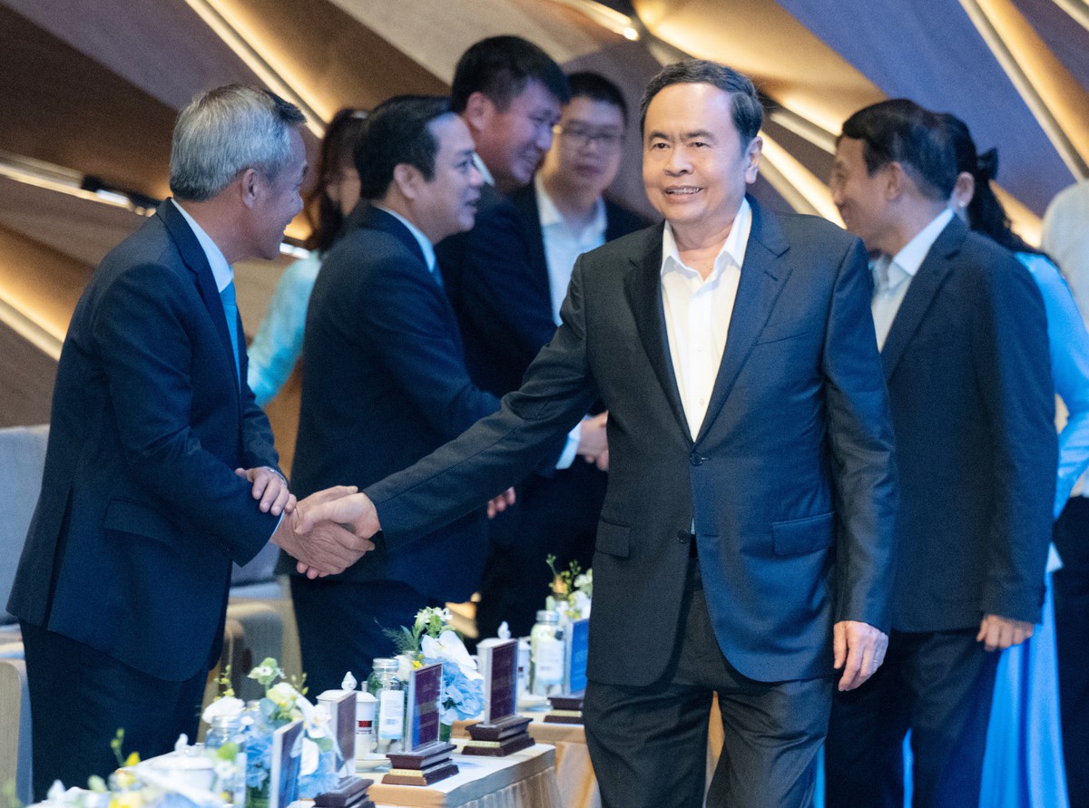 Lan tỏa hơi ấm sẻ chia từ Chương trình nghệ thuật "Kết nối yêu thương" - Ảnh 1.