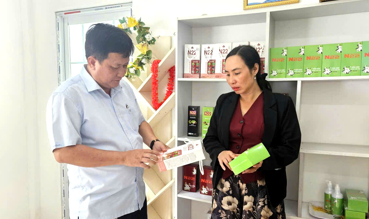 Phụ nữ nông thôn nâng giá trị tài nguyên bản địa, tạo sinh kế tại quê nhà- Ảnh 2.