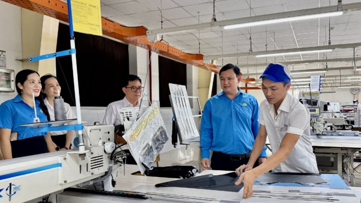 Tăng lương tối thiểu vùng: Thêm thu nhập, thêm động lực để người lao động gắn bó - Ảnh 1.