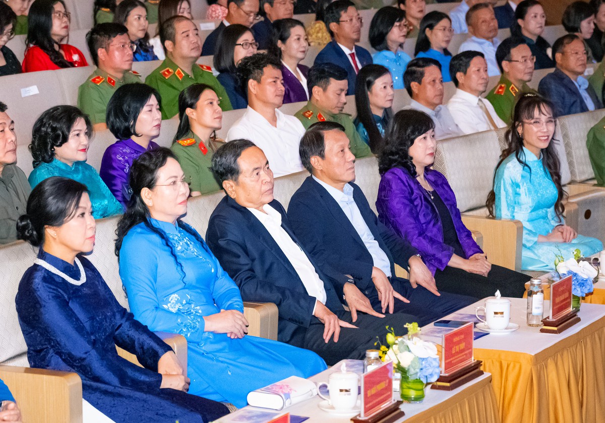Bộ Công an và Hội Liên hiệp Phụ nữ Việt Nam “Kết nối yêu thương”, tiếp thêm hy vọng cho phụ nữ và trẻ em mắc bệnh hiểm nghèo - Ảnh 1.
