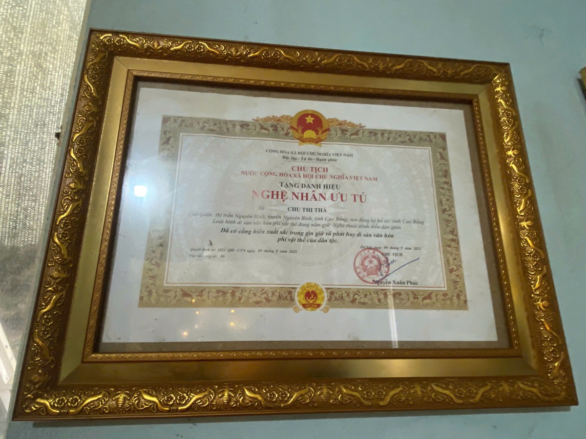 Người phụ nữ đi giữa hai thế giới- Ảnh 3.
