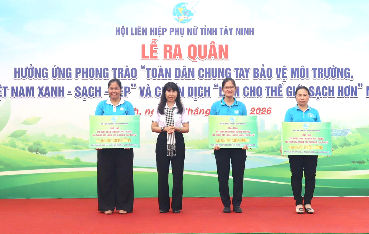 Phụ nữ Tây Ninh ra quân hưởng ứng chiến dịch bảo vệ môi trường- Ảnh 2.