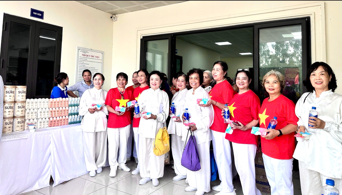 Lan tỏa yêu thương: Vinamilk đồng hành cùng người cao tuổi cả nước - Ảnh 7.