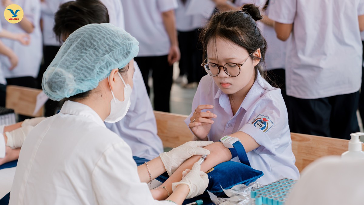MEDLATEC mở màn chiến dịch sàng lọc Thalassemia miễn phí cho 5.000 học sinh THPT Hà Nội - Ảnh 1.