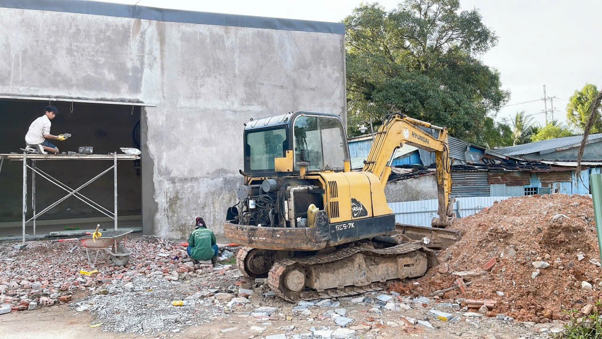 Căn nhà bịt kín lối đi vào nhà ở Phú Quốc, xây dựng trên đất trồng cây lâu năm - Ảnh 1.