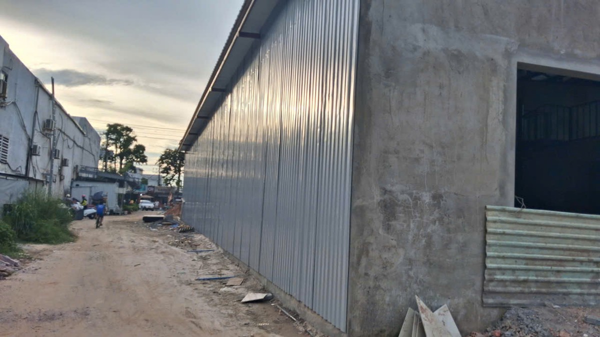 Căn nhà bịt kín lối đi vào nhà ở Phú Quốc, xây dựng trên đất trồng cây lâu năm - Ảnh 2.