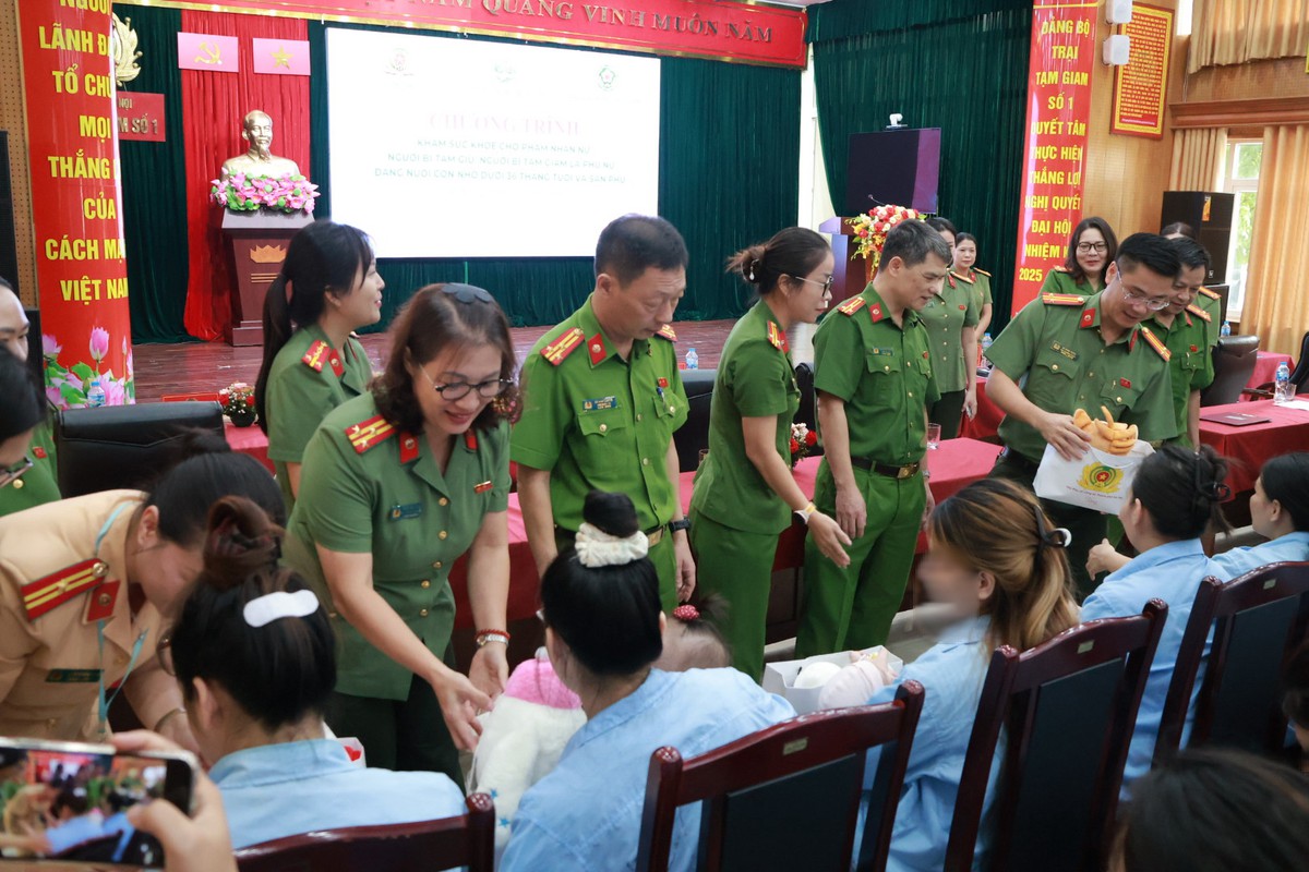 Lan tỏa yêu thương, chăm sóc sức khỏe phụ nữ và trẻ em tại Trại Tạm giam số 1- CATP Hà Nội - Ảnh 3.