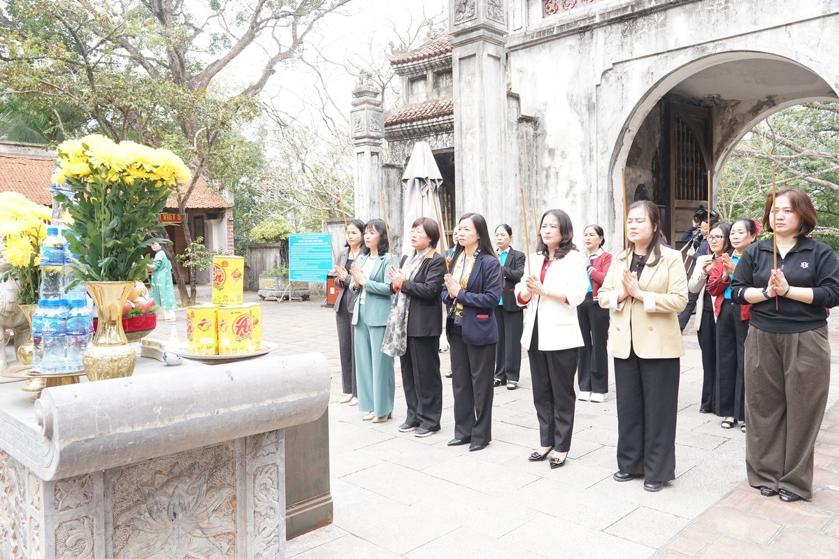 Phó Chủ tịch Hội LHPN Việt Nam thăm, chúc Tết Mẹ Việt Nam Anh hùng ở Thanh Hóa- Ảnh 4.