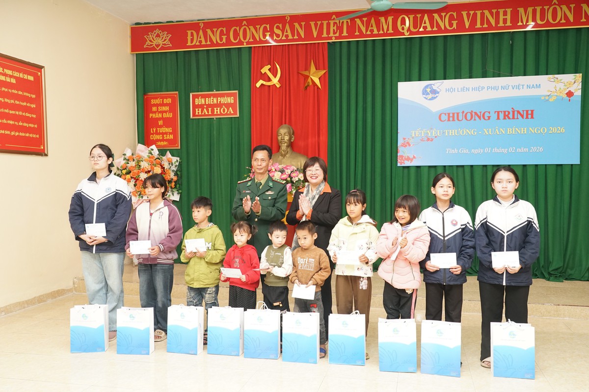 Hội LHPN Việt Nam trao "Tết yêu thương" tới trẻ mồ côi, phụ nữ khó khăn của tỉnh Thanh Hóa- Ảnh 4.