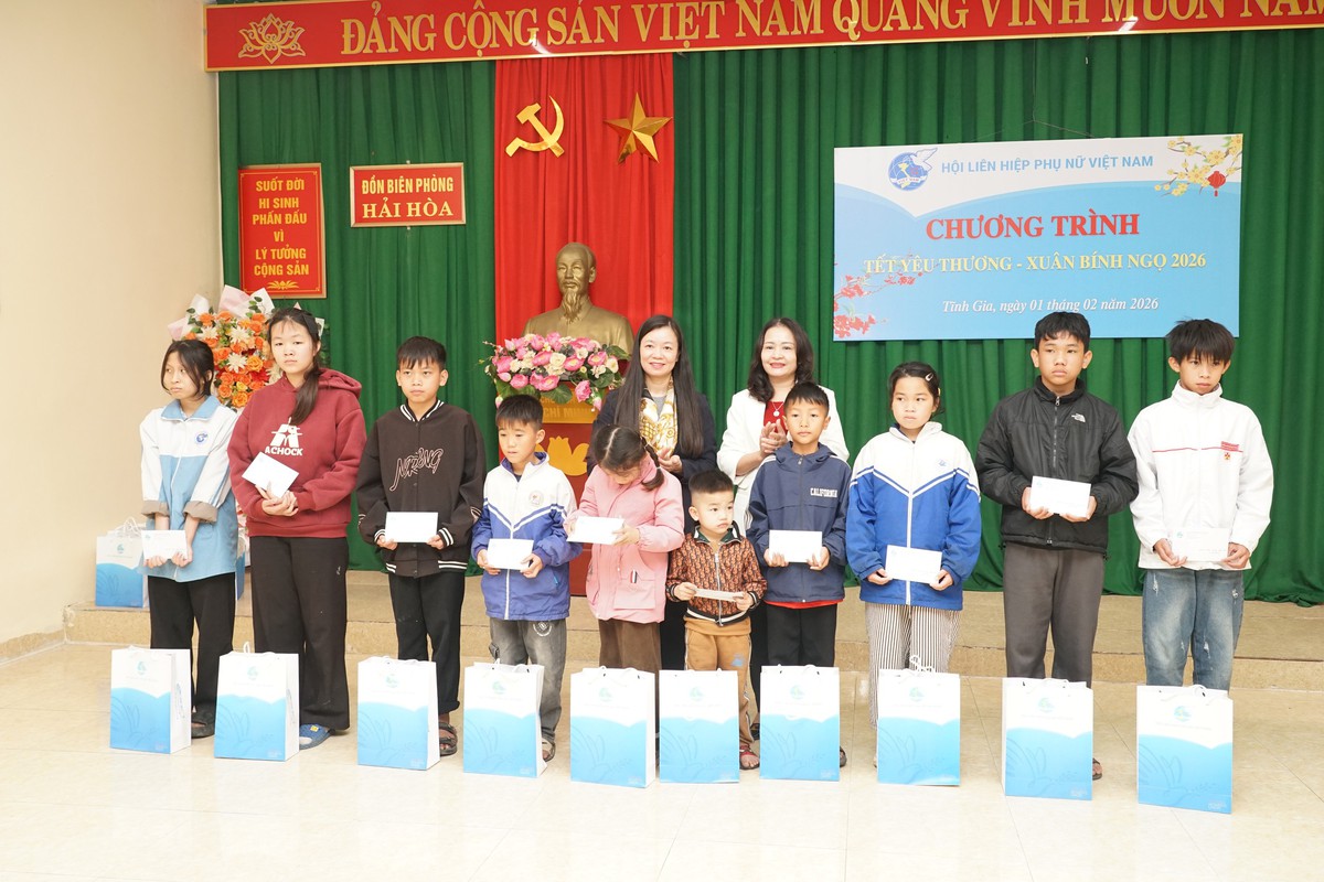 Hội LHPN Việt Nam trao "Tết yêu thương" tới trẻ mồ côi, phụ nữ khó khăn của tỉnh Thanh Hóa- Ảnh 3.