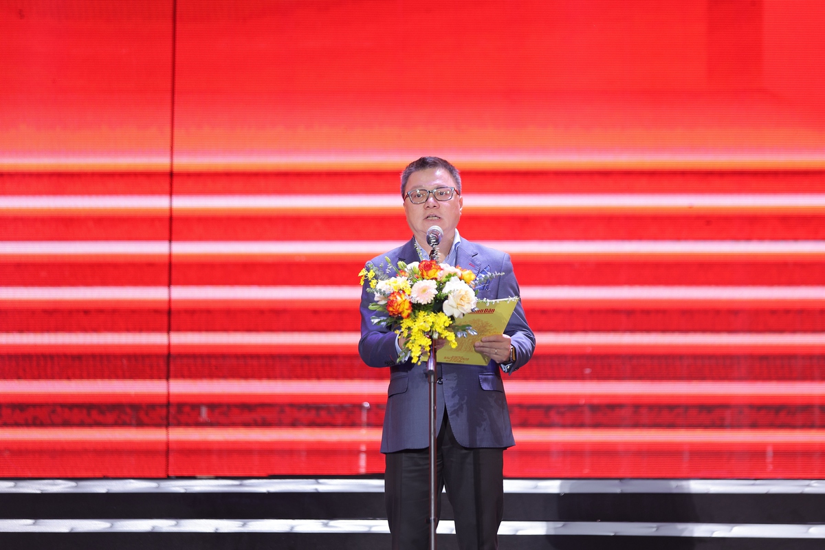 Nhà báo Lê Quốc Minh - Phó Trưởng ban Tuyên giáo và Dân vận Trung ương, Chủ tịch Hội Nhà báo Việt Nam, Tổng Biên tập Báo Nhân dân phát biểu trong chương trình Nhà báo Lê Quốc Minh - Phó Trưởng ban Tuyên giáo và Dân vận Trung ương, Chủ tịch Hội Nhà báo Việt Nam, Tổng Biên tập Báo Nhân dân phát biểu trong chương trình