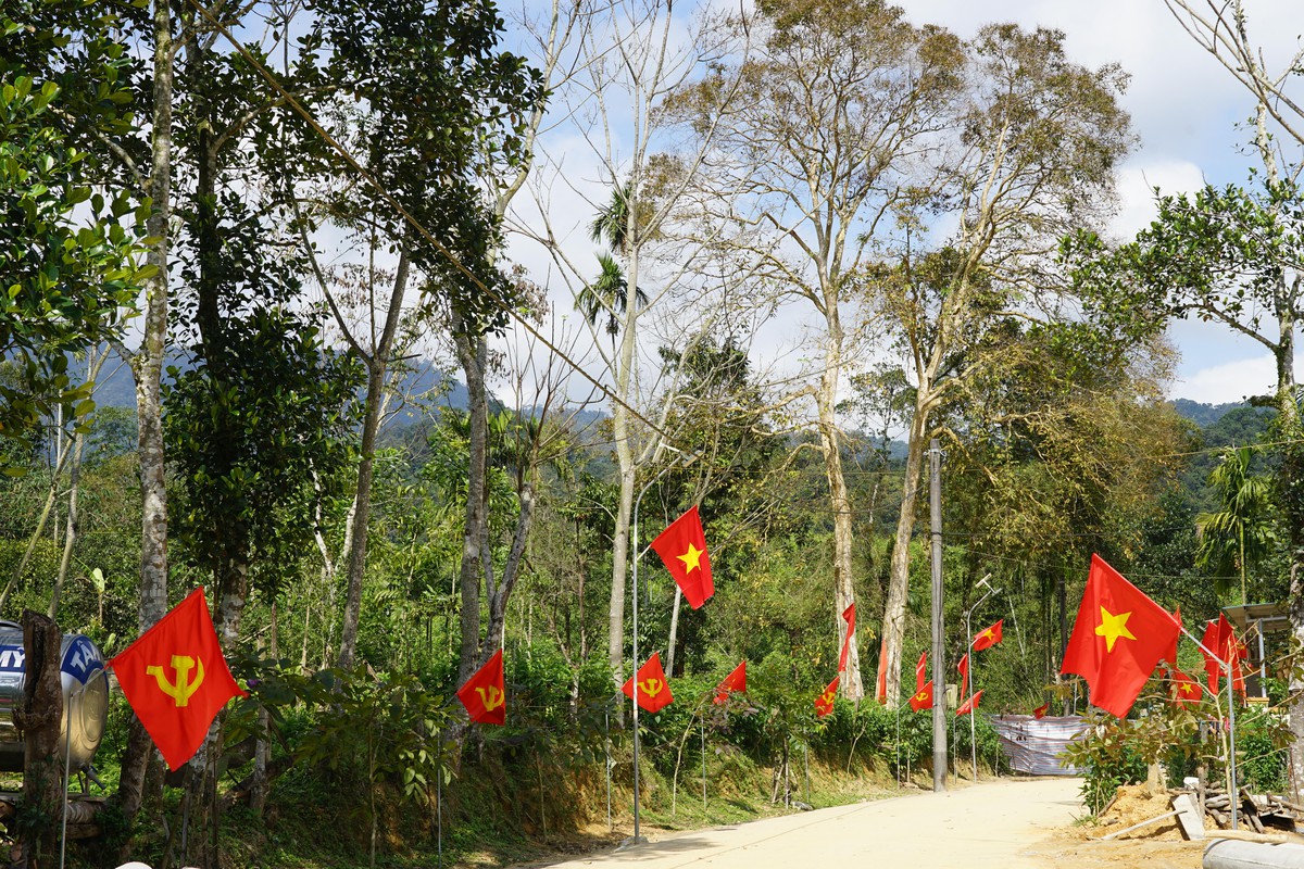 Đường vào bản Giàng 2 hôm nay đã được bê tông hoá