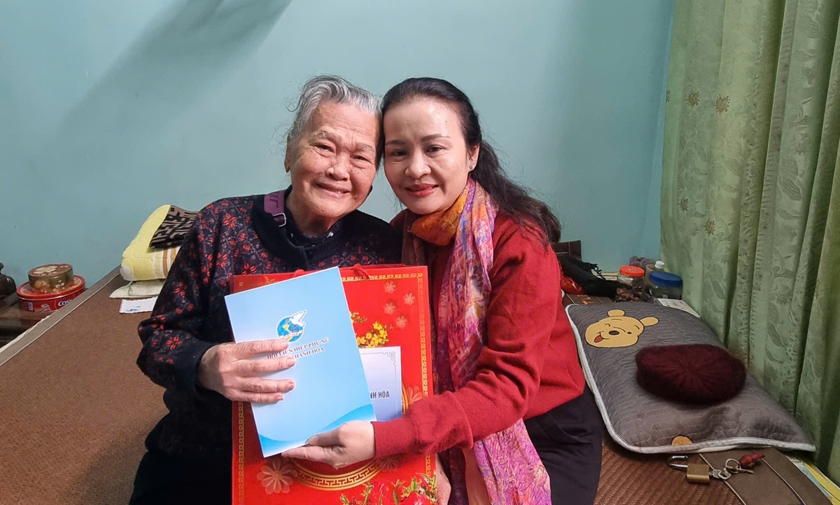 Hội LHPN tỉnh Thanh Hóa mang "Tết sẻ chia" đến với phụ nữ và trẻ em vùng biên- Ảnh 10.