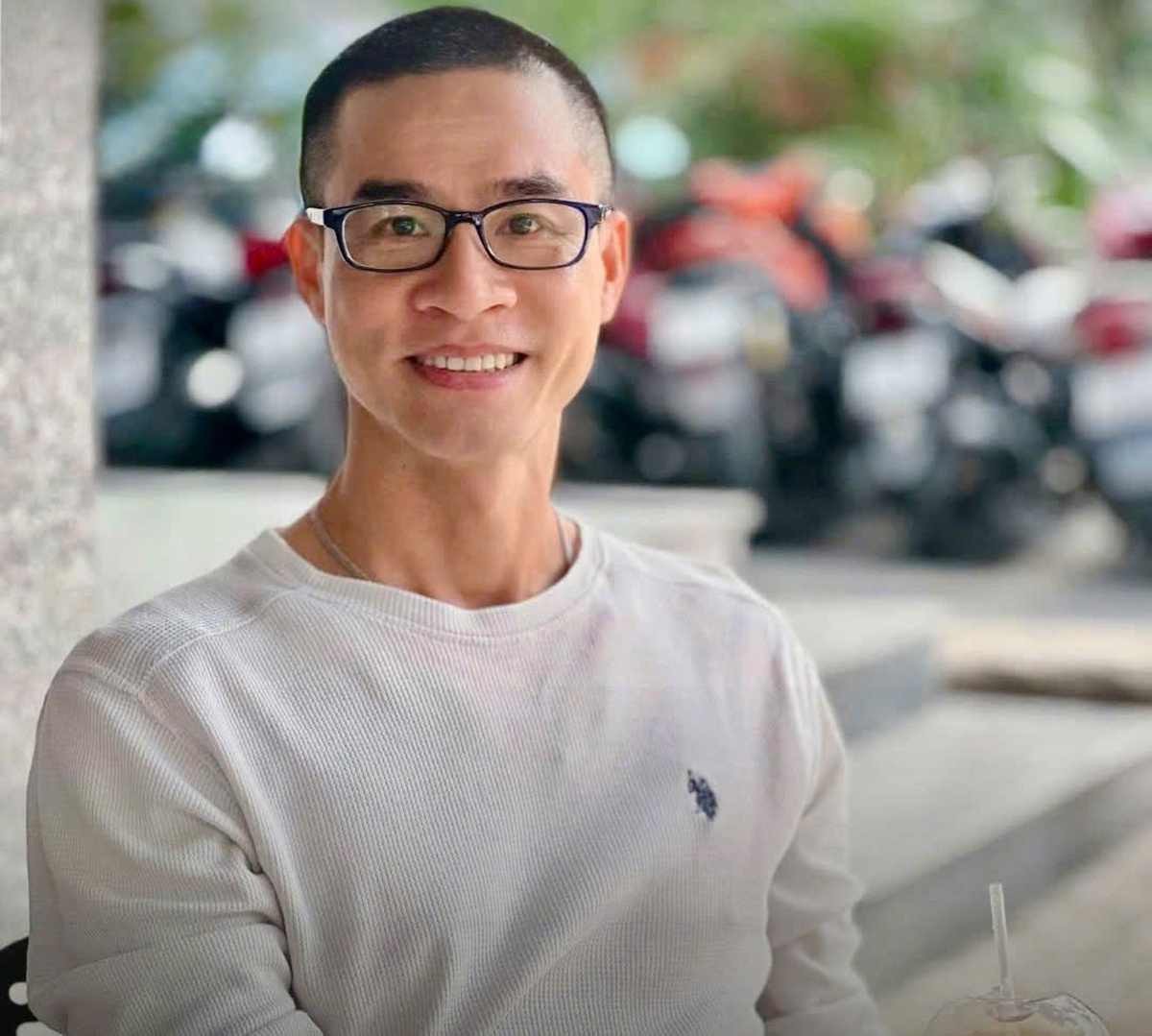 Nhà thơ Nguyễn Phong Việt: "Tuổi thơ tôi là những cái Tết nghèo..."- Ảnh 1.