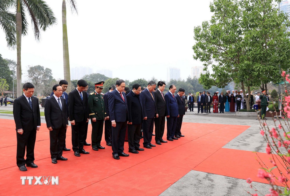 Lãnh đạo Đảng, Nhà nước vào Lăng viếng Bác nhân dịp Tết Nguyên đán Bính Ngọ- Ảnh 3.