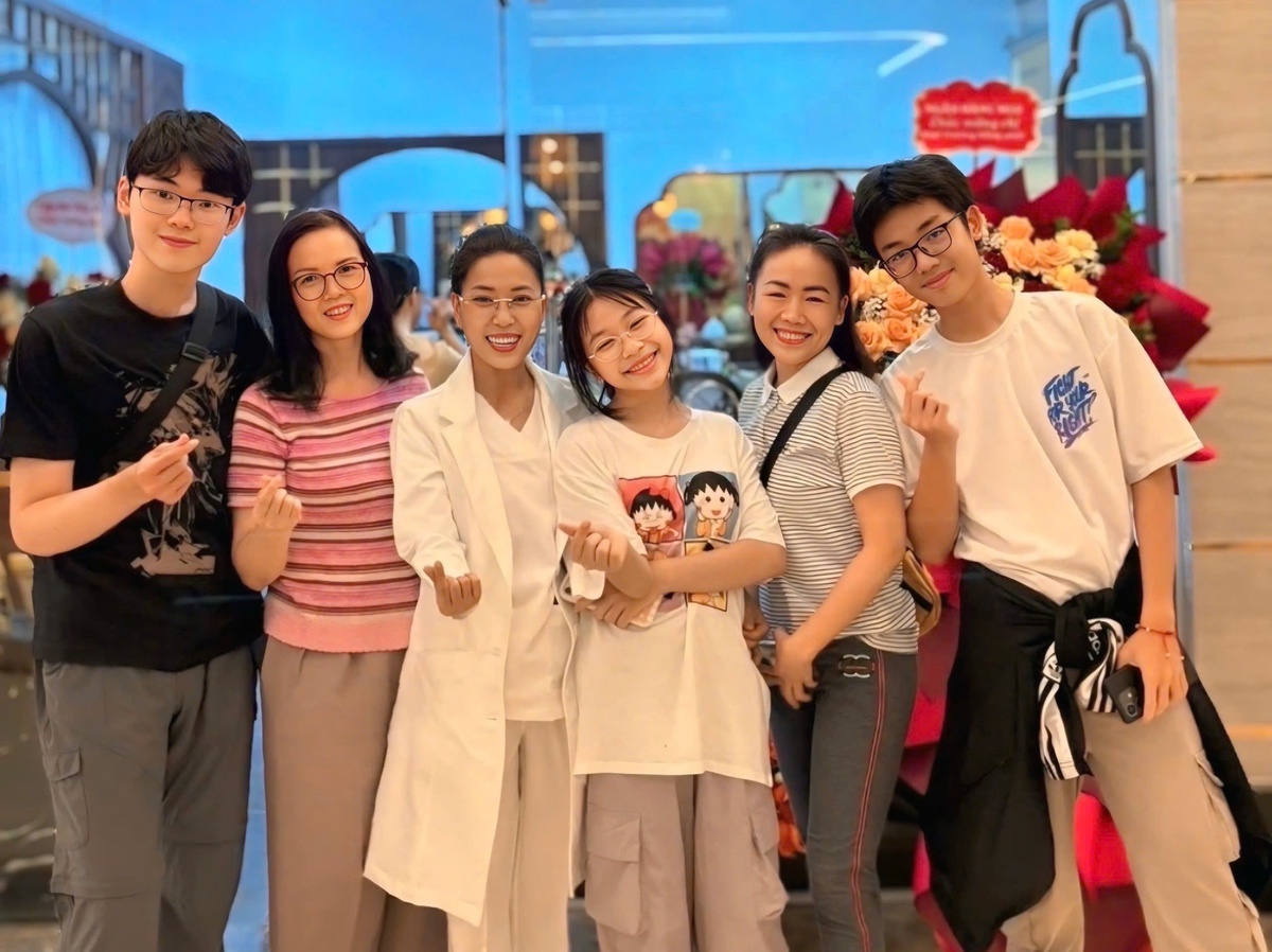 Giang Nam và gia đình