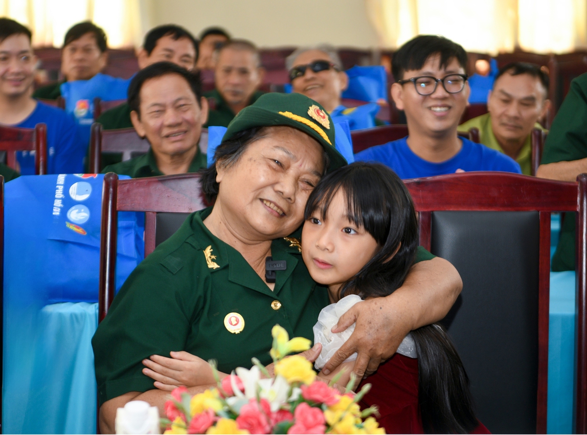 Vinamilk triển khai nhiều hoạt động chăm lo Tết cho người có công và người lao động- Ảnh 2. Vinamilk triển khai nhiều hoạt động chăm lo Tết cho người có công và người lao động- Ảnh 2.