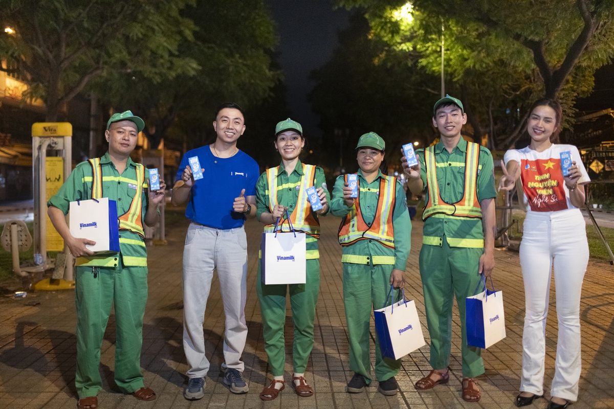 Vinamilk triển khai nhiều hoạt động chăm lo Tết cho người có công và người lao động- Ảnh 7. Vinamilk triển khai nhiều hoạt động chăm lo Tết cho người có công và người lao động- Ảnh 7.