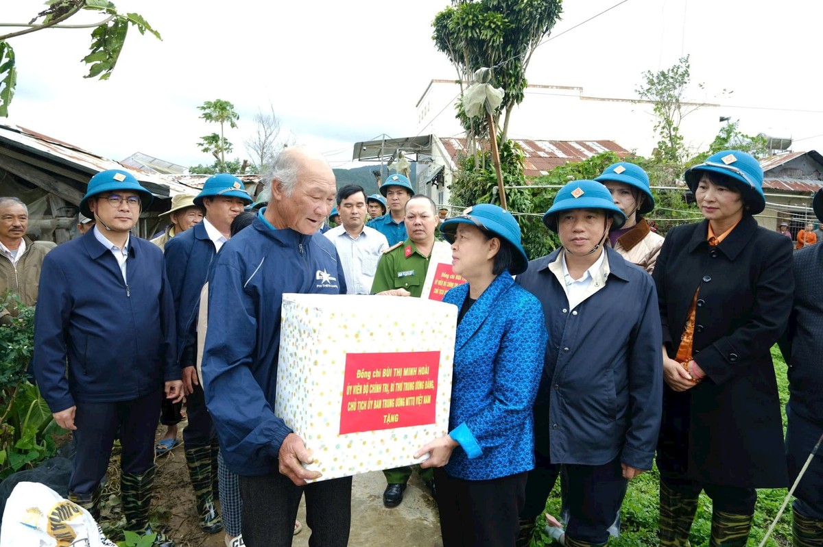 Mặt trận Tổ quốc Việt Nam tiếp tục hoàn thành sứ mệnh, đóng góp vào hành trình đưa Việt Nam vươn mình mạnh mẽ- Ảnh 4. Mặt trận Tổ quốc Việt Nam tiếp tục hoàn thành sứ mệnh, đóng góp vào hành trình đưa Việt Nam vươn mình mạnh mẽ- Ảnh 4.