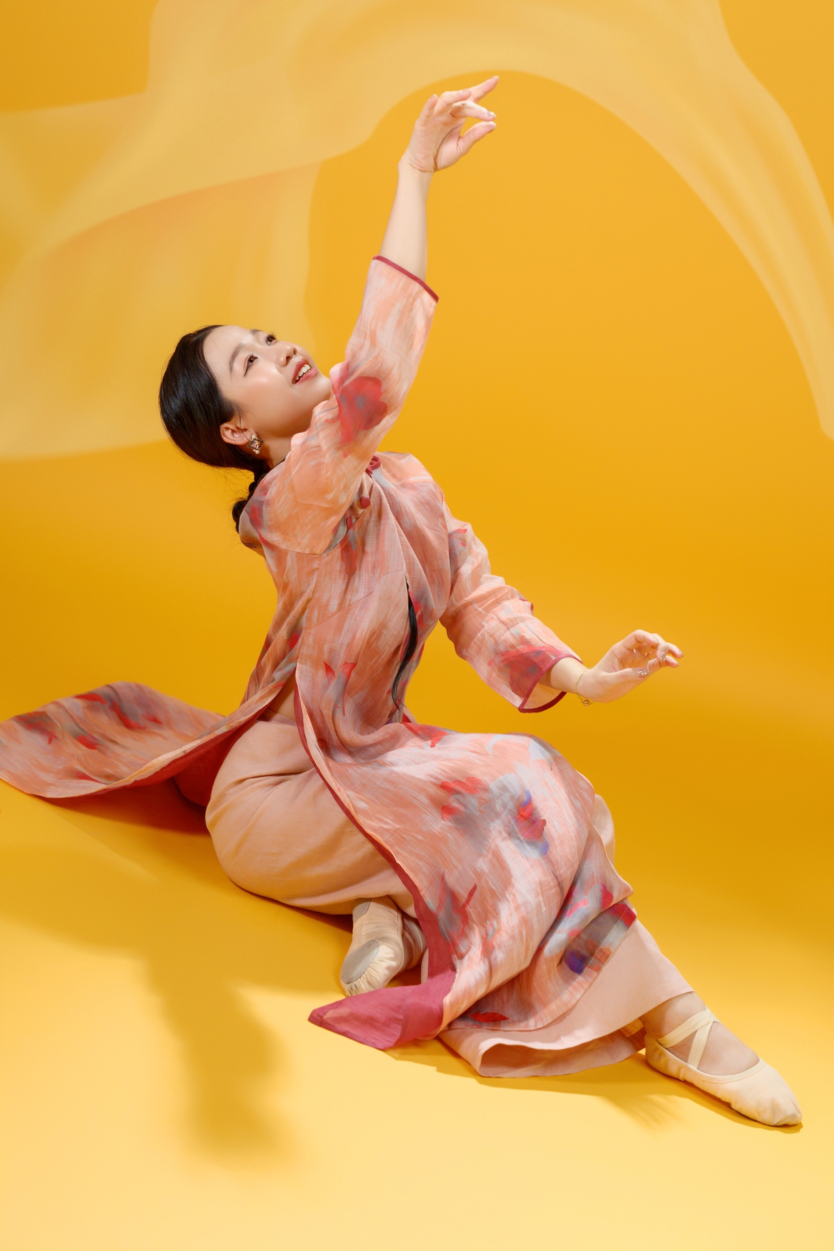 Vũ khúc free style áo dài mùa Xuân- Ảnh 3. Vũ khúc free style áo dài mùa Xuân- Ảnh 3.