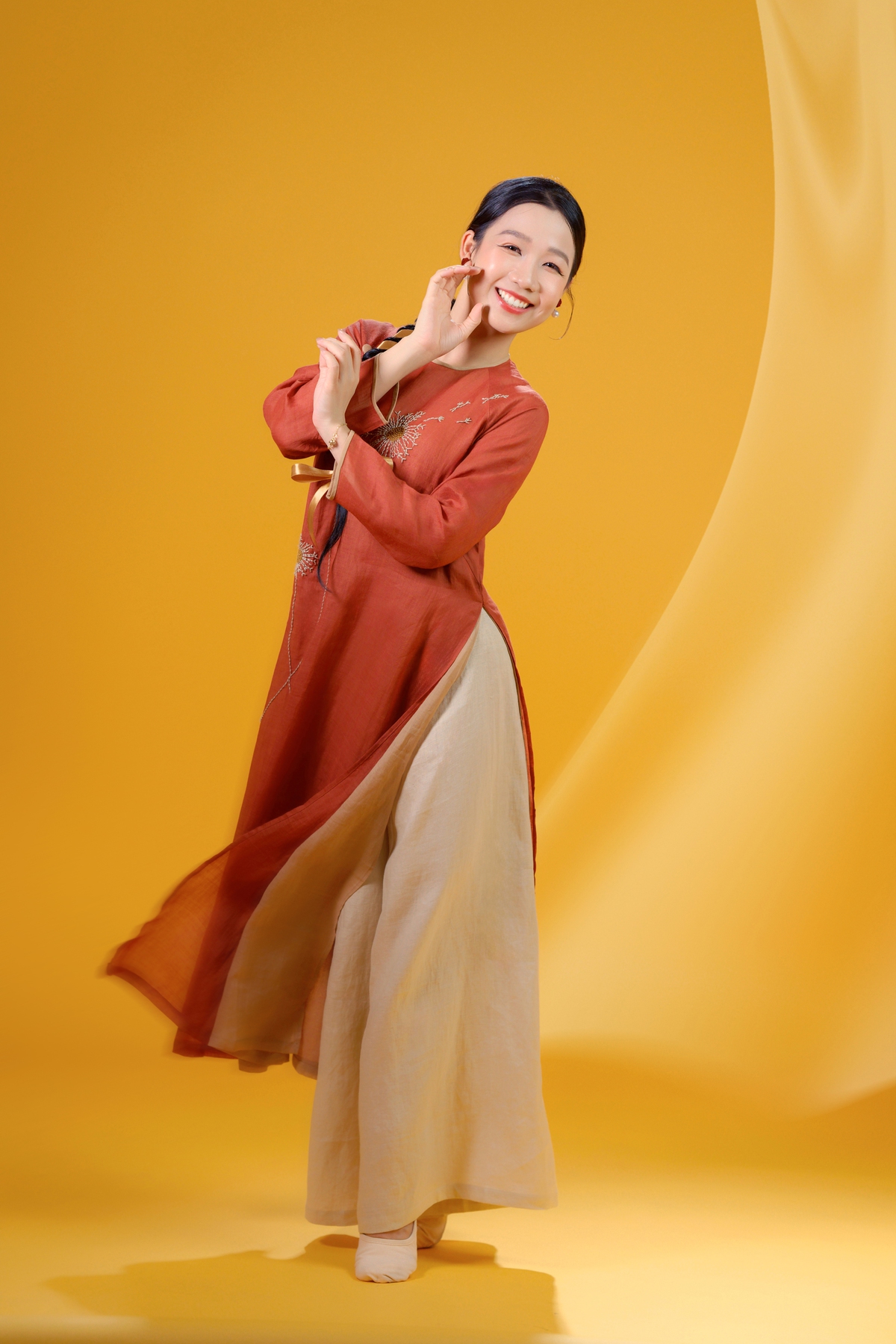 Vũ khúc free style áo dài mùa Xuân- Ảnh 4. Vũ khúc free style áo dài mùa Xuân- Ảnh 4.