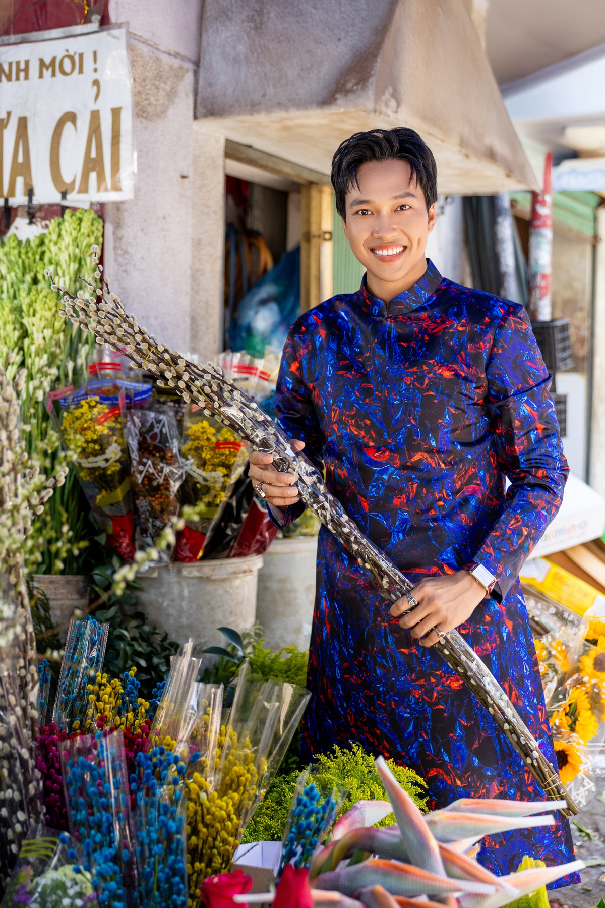 "Khí chất" áo dài nam truyền thống trong Tết Việt- Ảnh 1.