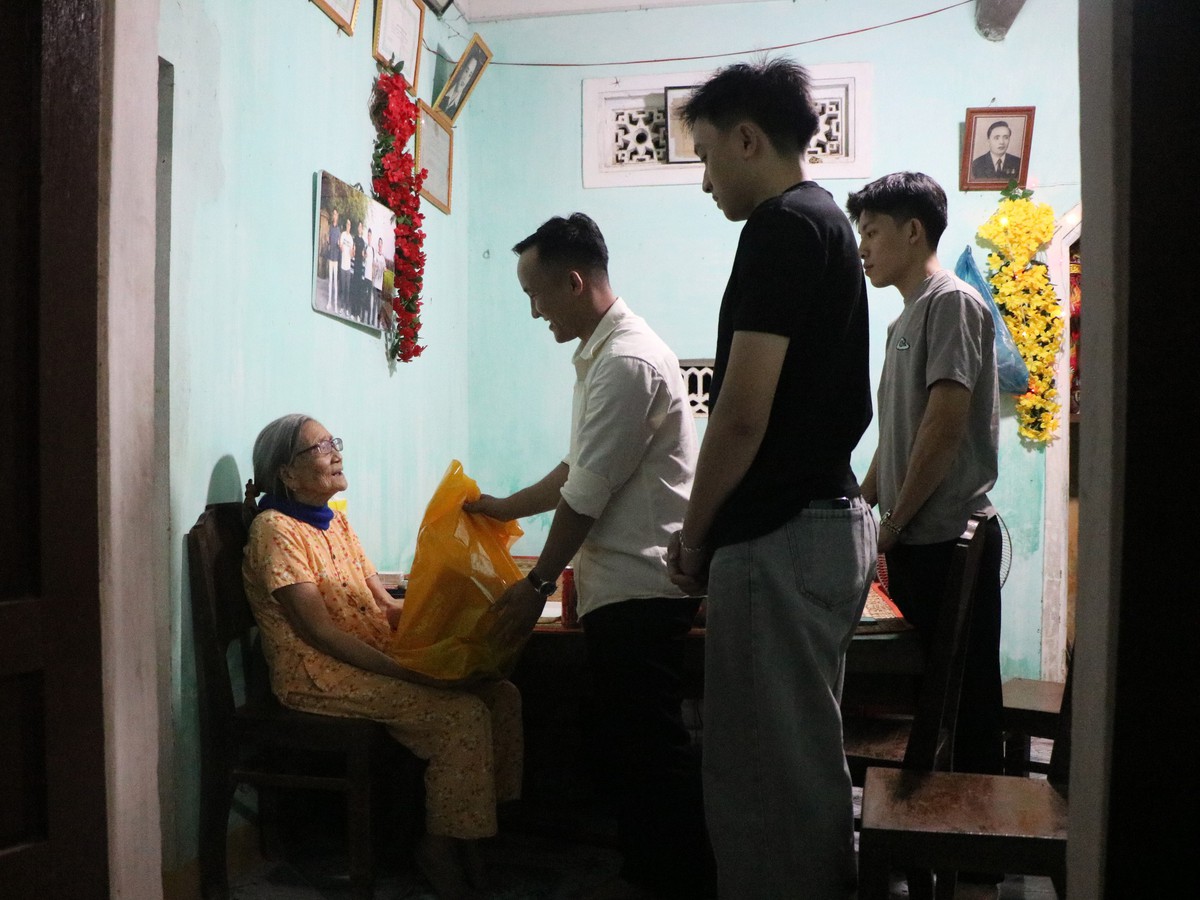 Ấm áp Giao thừa trong những gia đình chính sách- Ảnh 1.