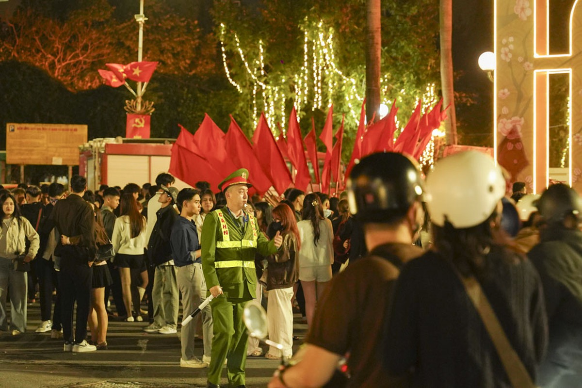 Mãn nhãn màn pháo hoa rực rỡ chào Tết Bính Ngọ 2026- Ảnh 14. Mãn nhãn màn pháo hoa rực rỡ chào Tết Bính Ngọ 2026- Ảnh 14.