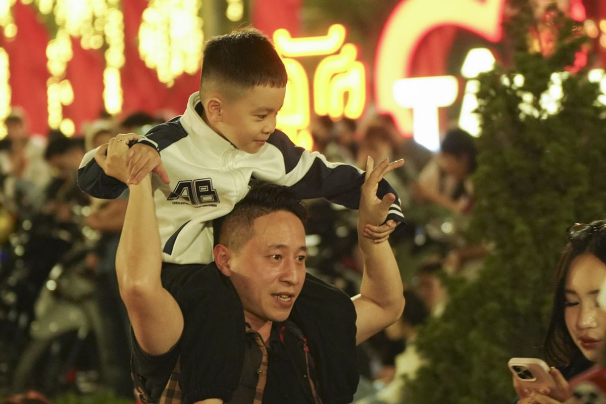 Mãn nhãn màn pháo hoa rực rỡ chào Tết Bính Ngọ 2026- Ảnh 15. Mãn nhãn màn pháo hoa rực rỡ chào Tết Bính Ngọ 2026- Ảnh 15.