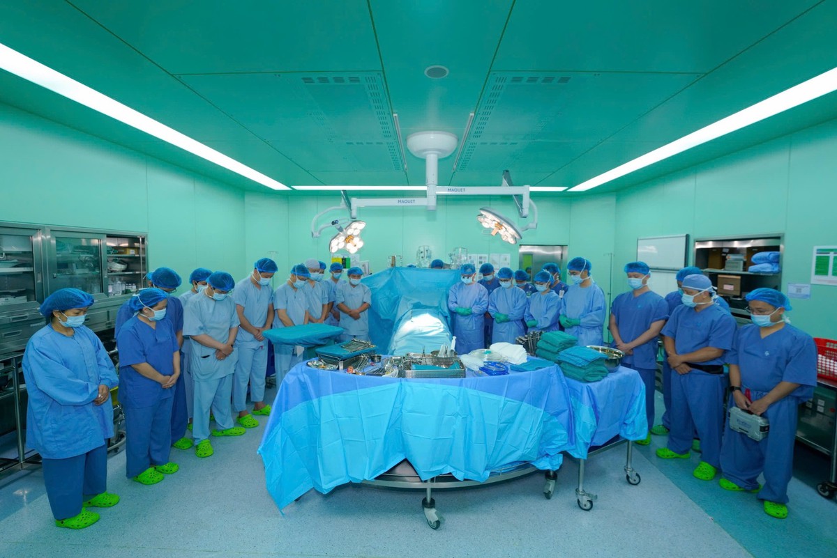 200 nhân viên y tế xuyên đêm thực hiện ghép tạng cứu sống người bệnh- Ảnh 2.