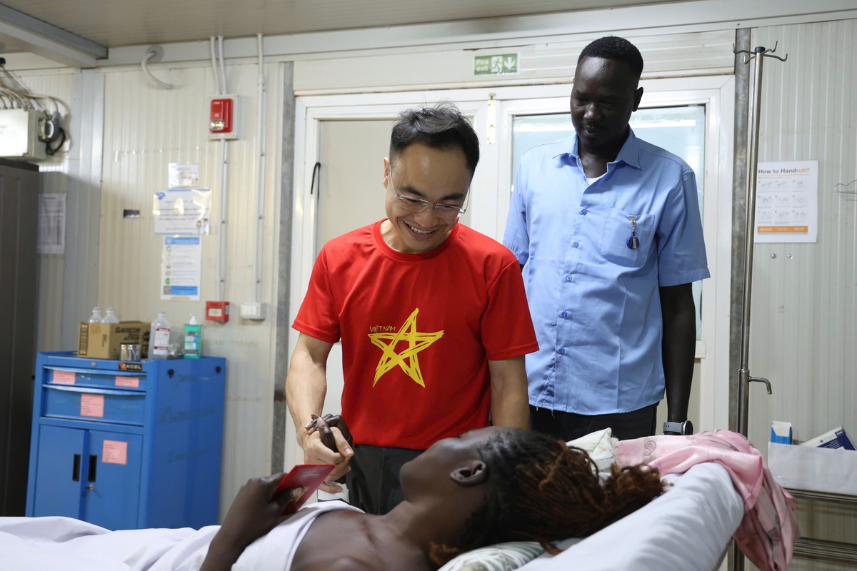 Tết yêu thương ở Bentiu của bác sĩ "mũ nồi xanh" Việt Nam- Ảnh 1.