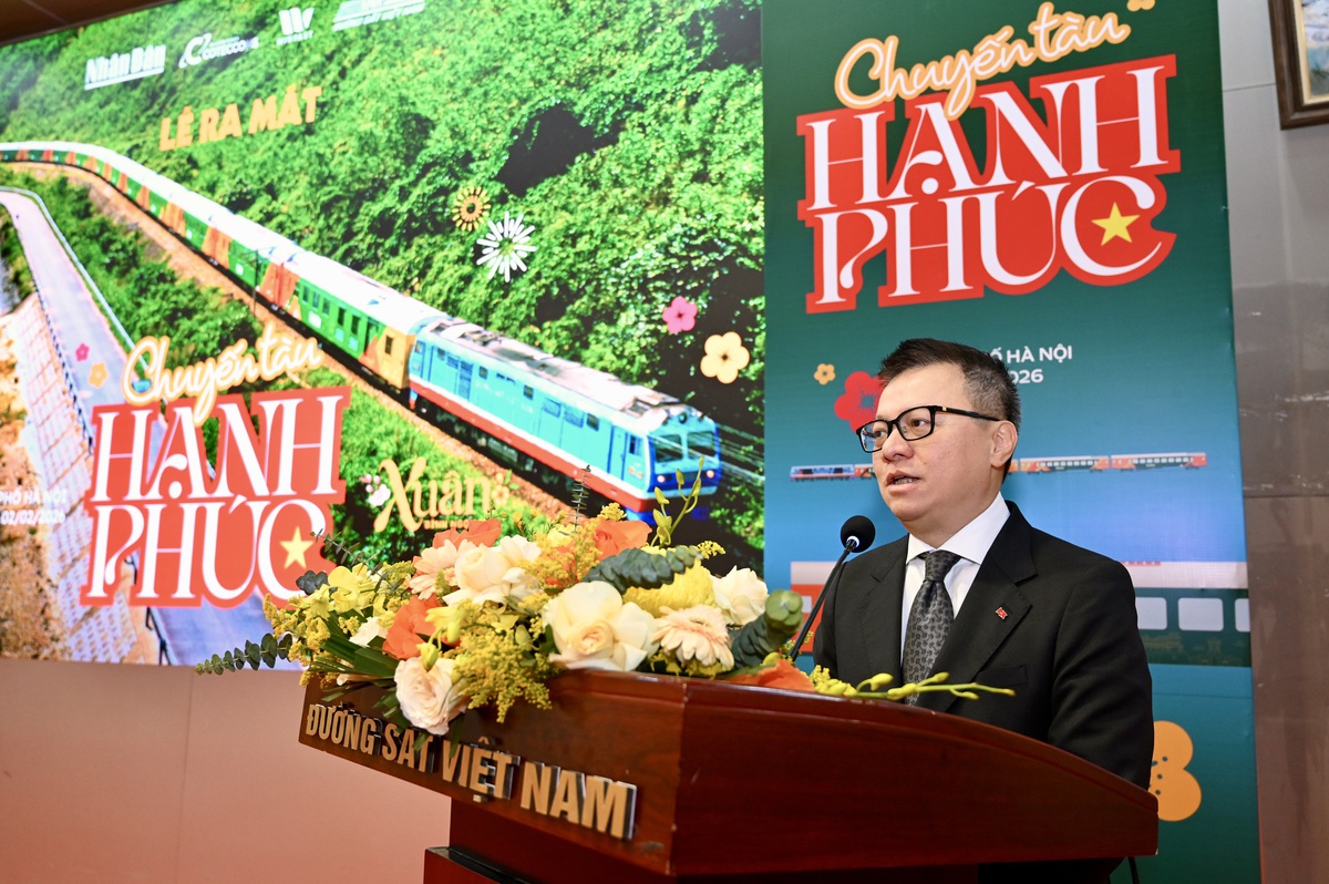 Nhà báo Lê Quốc Minh Uỷ viên Trung ương Đảng, Tổng Biên tập Báo Nhân Dân, Phó Trưởng ban Tuyên giáo và Dân vận Trung ương, Chủ tịch Hội Nhà báo Việt Nam phát biểu tại lễ ra mắt "Chuyến tàu Hạnh phúc"