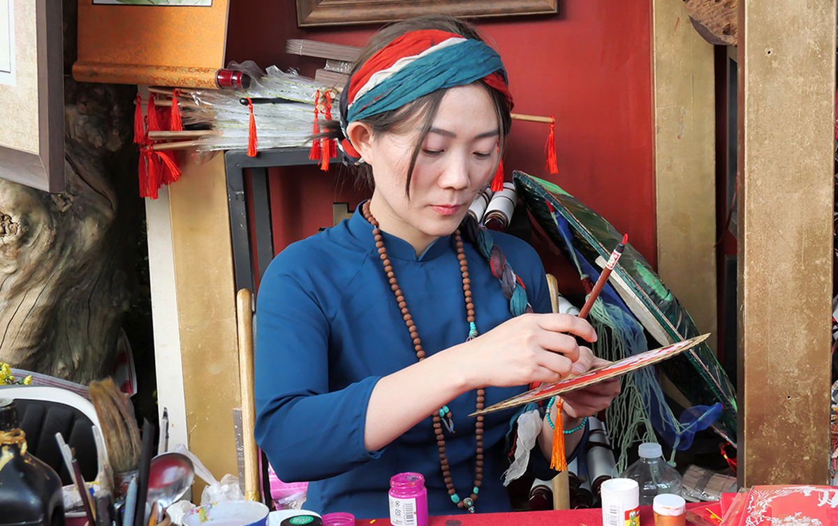 TPHCM: Phố ông đồ và Đường mai rực rỡ đón xuân Bính Ngọ- Ảnh 3.