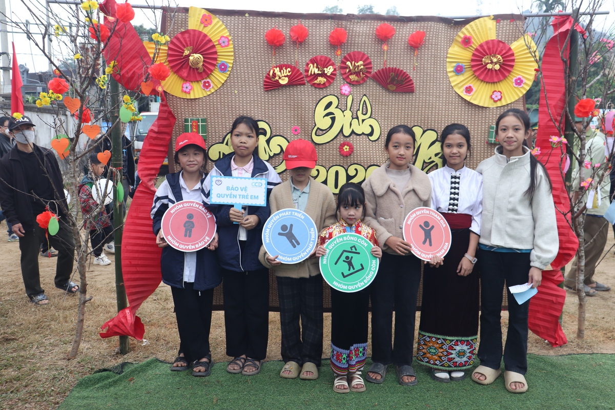 Hội Bảo vệ quyền trẻ em Việt Nam mang Tết ấm đến với trẻ em và phụ nữ vùng cao Nghệ An- Ảnh 4.