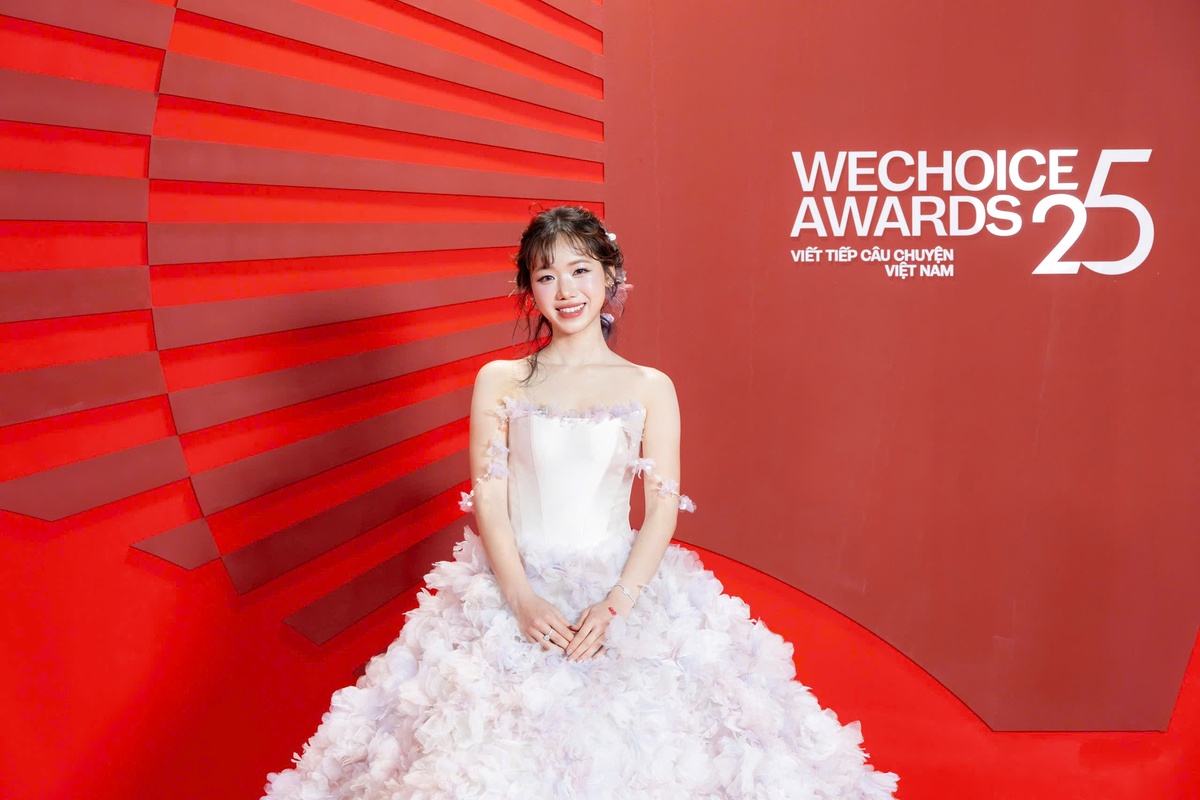 Meichan trên thảm đỏ lễ trao giải Wechoice 2025 mới đây. Ảnh: NVCC