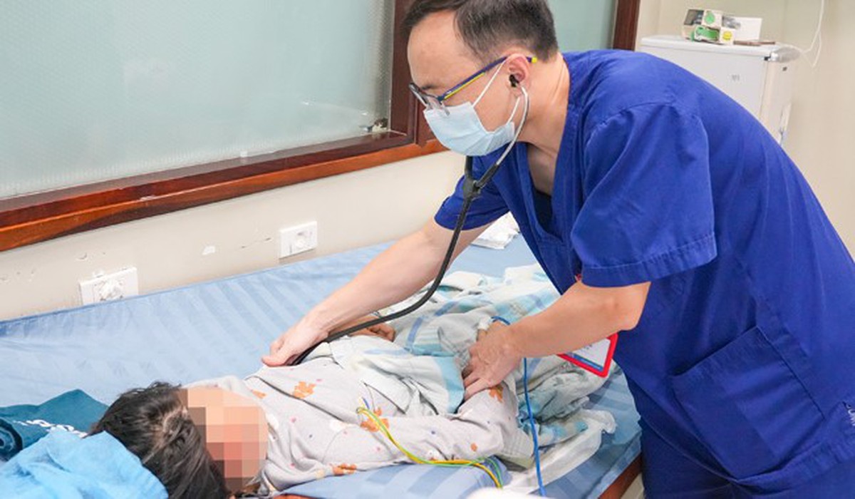 Trẻ bị viêm cơ tim tối cấp có biểu hiện ban đầu mơ hồ từ cơn đau bụng, nôn nhiều- Ảnh 1. Trẻ bị viêm cơ tim tối cấp có biểu hiện ban đầu mơ hồ từ cơn đau bụng, nôn nhiều- Ảnh 1.