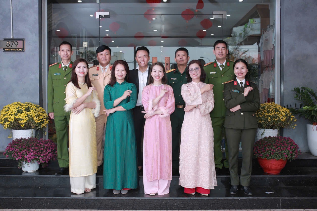 Ông ngoại 22 năm "gà trống nuôi con" được 5 rể, 5 con gái về sum vầy báo hiếu, đón Tết- Ảnh 2.