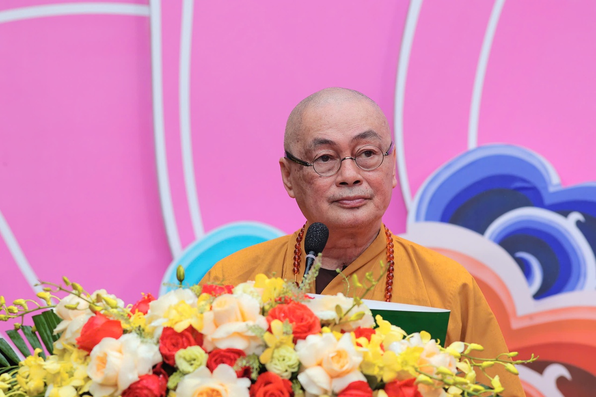 Hàng vạn người trẩy hội chùa Hương 2026 giữa mưa xuân- Ảnh 7. Hàng vạn người trẩy hội chùa Hương 2026 giữa mưa xuân- Ảnh 7.