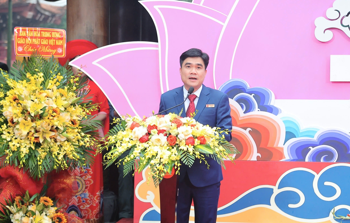 Hàng vạn người trẩy hội chùa Hương 2026 giữa mưa xuân- Ảnh 9. Hàng vạn người trẩy hội chùa Hương 2026 giữa mưa xuân- Ảnh 9.