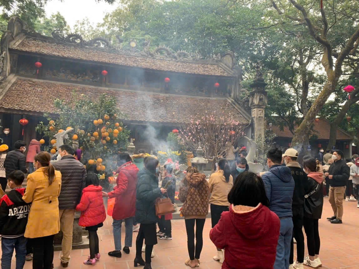Hải Phòng: Người dân tấp nập về Đền Cao cầu bình an đầu năm- Ảnh 3.